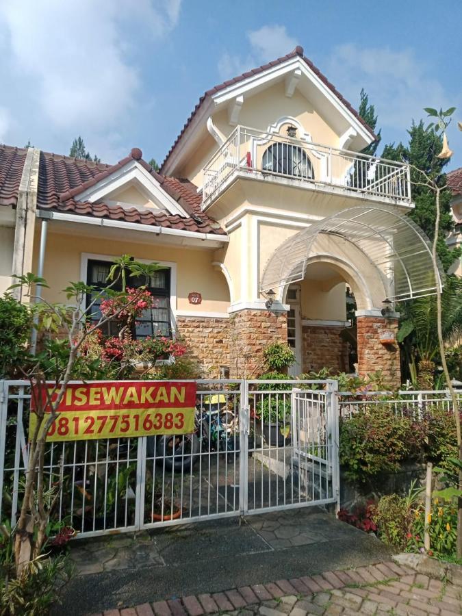 Villa Kota Bunga Cipanas 3 Kamar Baru Renovasi Full Wifi Cikundul Exterior foto